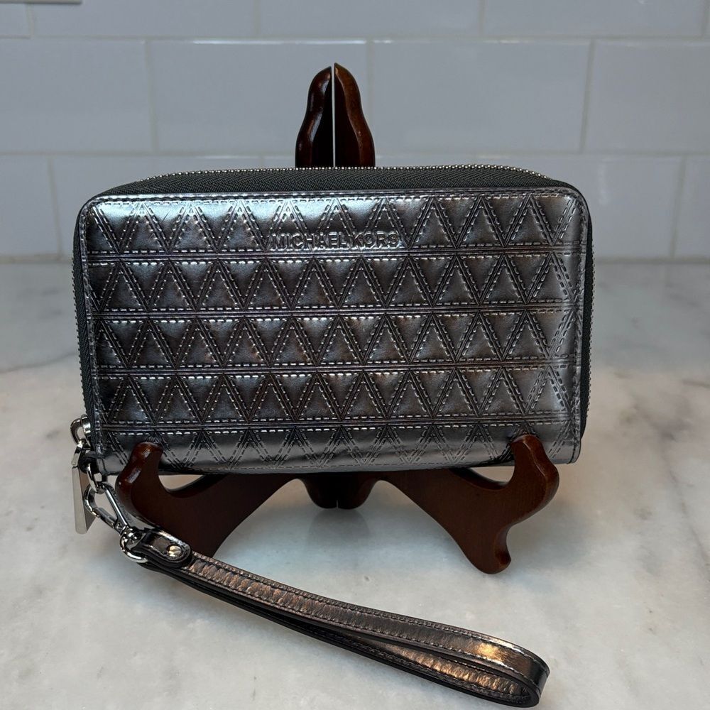 Michael Kors Wallet Metallic Geometric Embossed Wristlet Full Zipper
